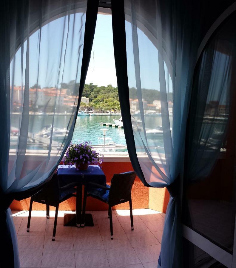 Vila "Mare" Banjol Buitenkant foto